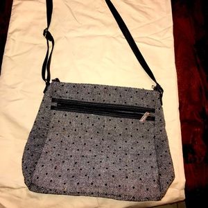 Durable, adjustable strap shoulder bag